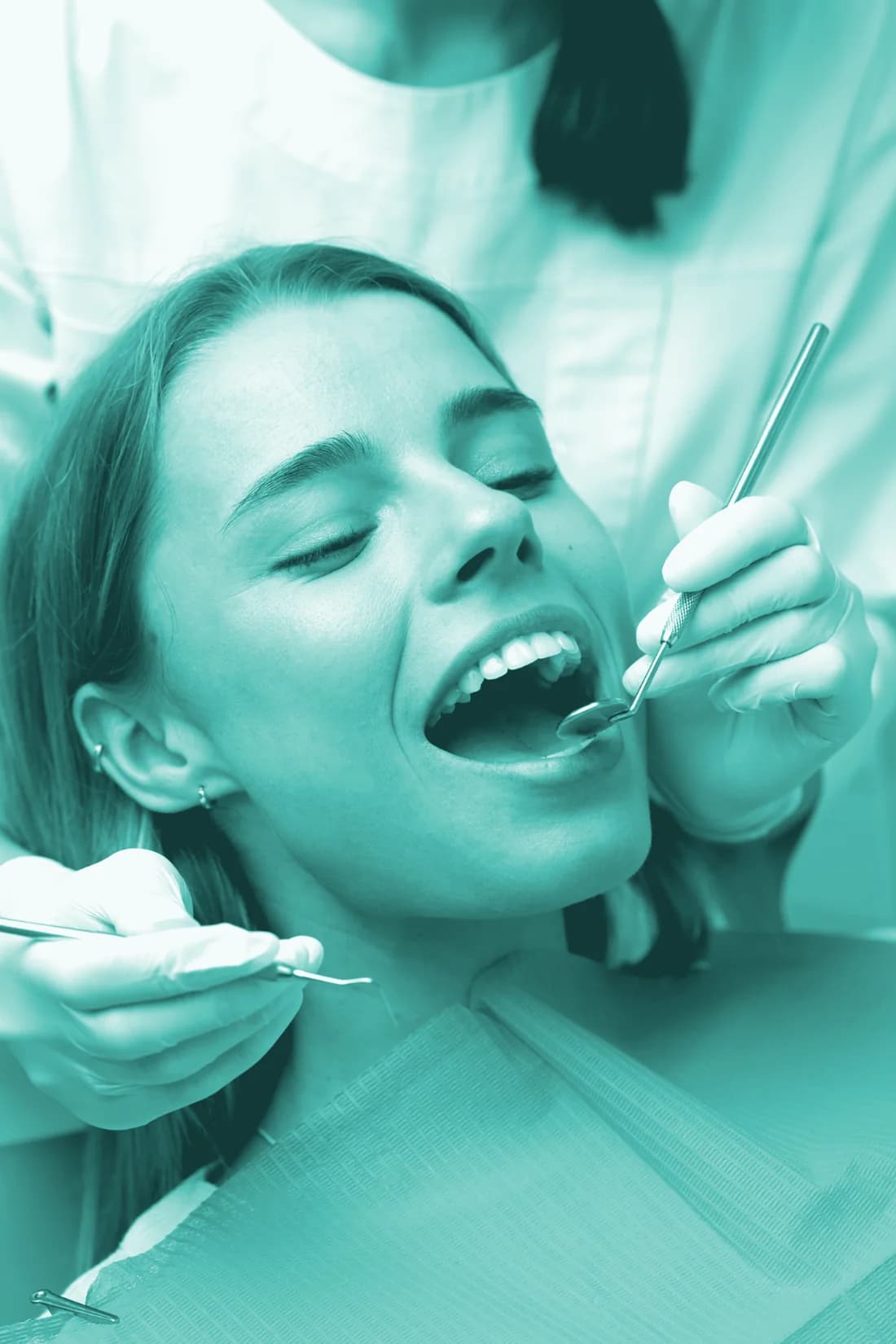 Paciente en una revisión dental en Clínica Dental Ansio, Sabadell